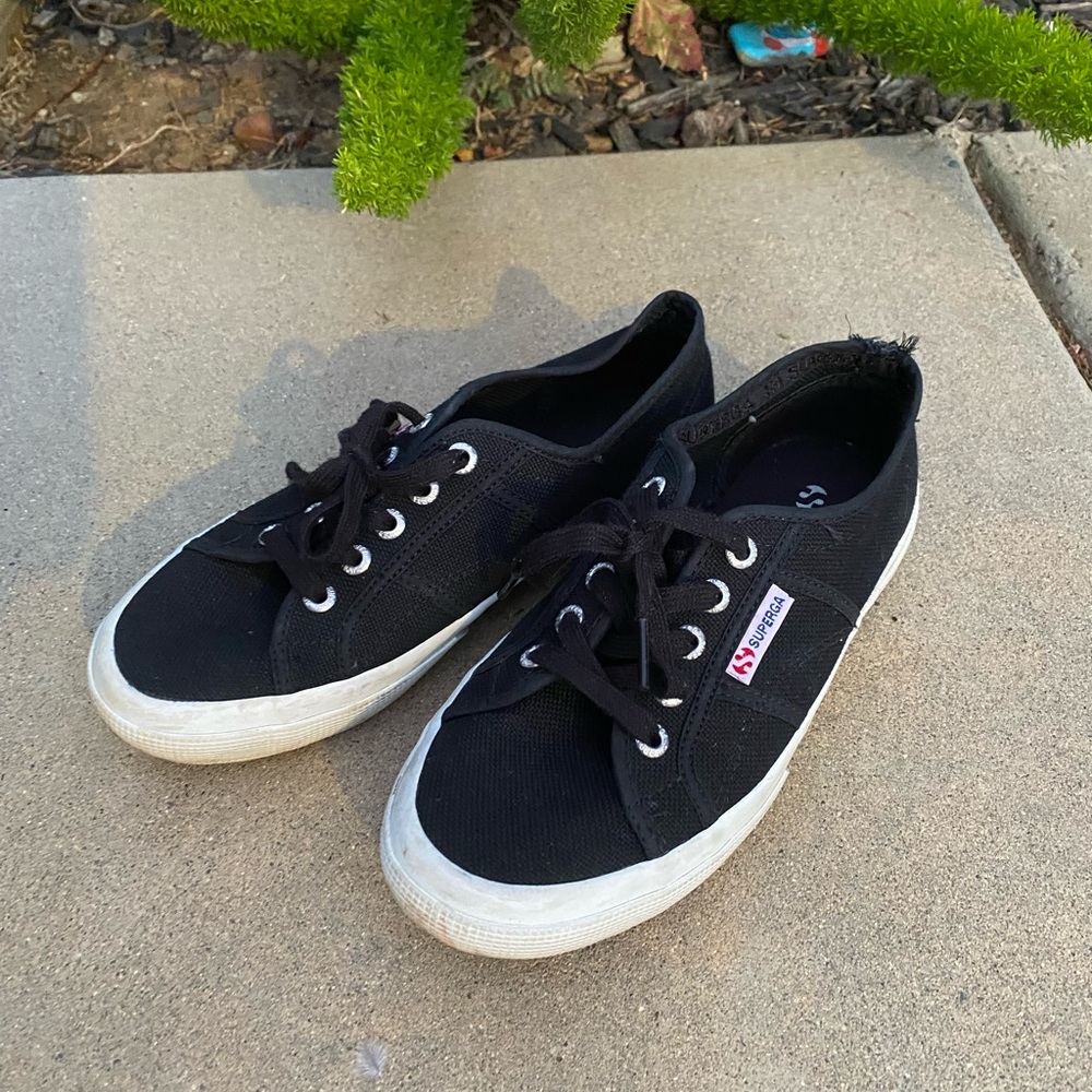Black Superga size 7 EUC